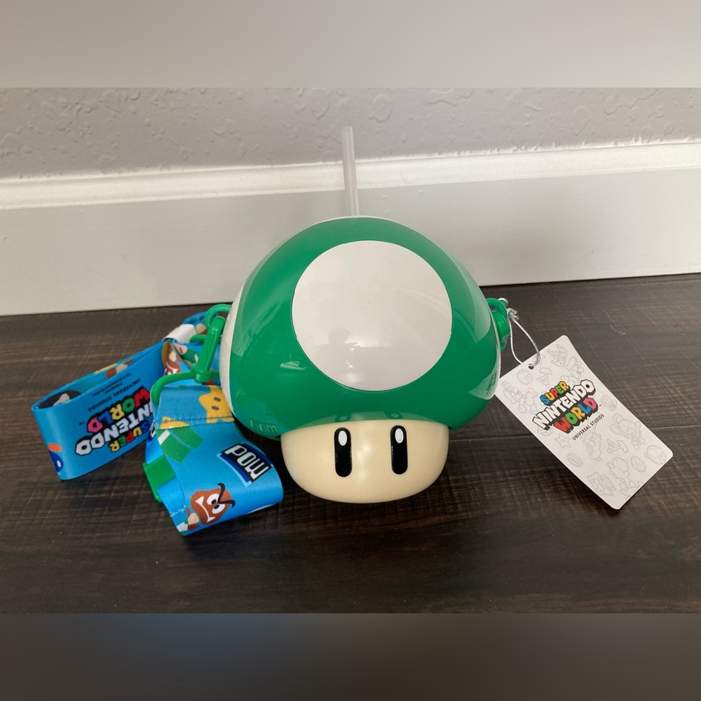Universal Studios Super Mario NINTENDO WORLD Green 1 Up Mushroom Sipper Cup NEW